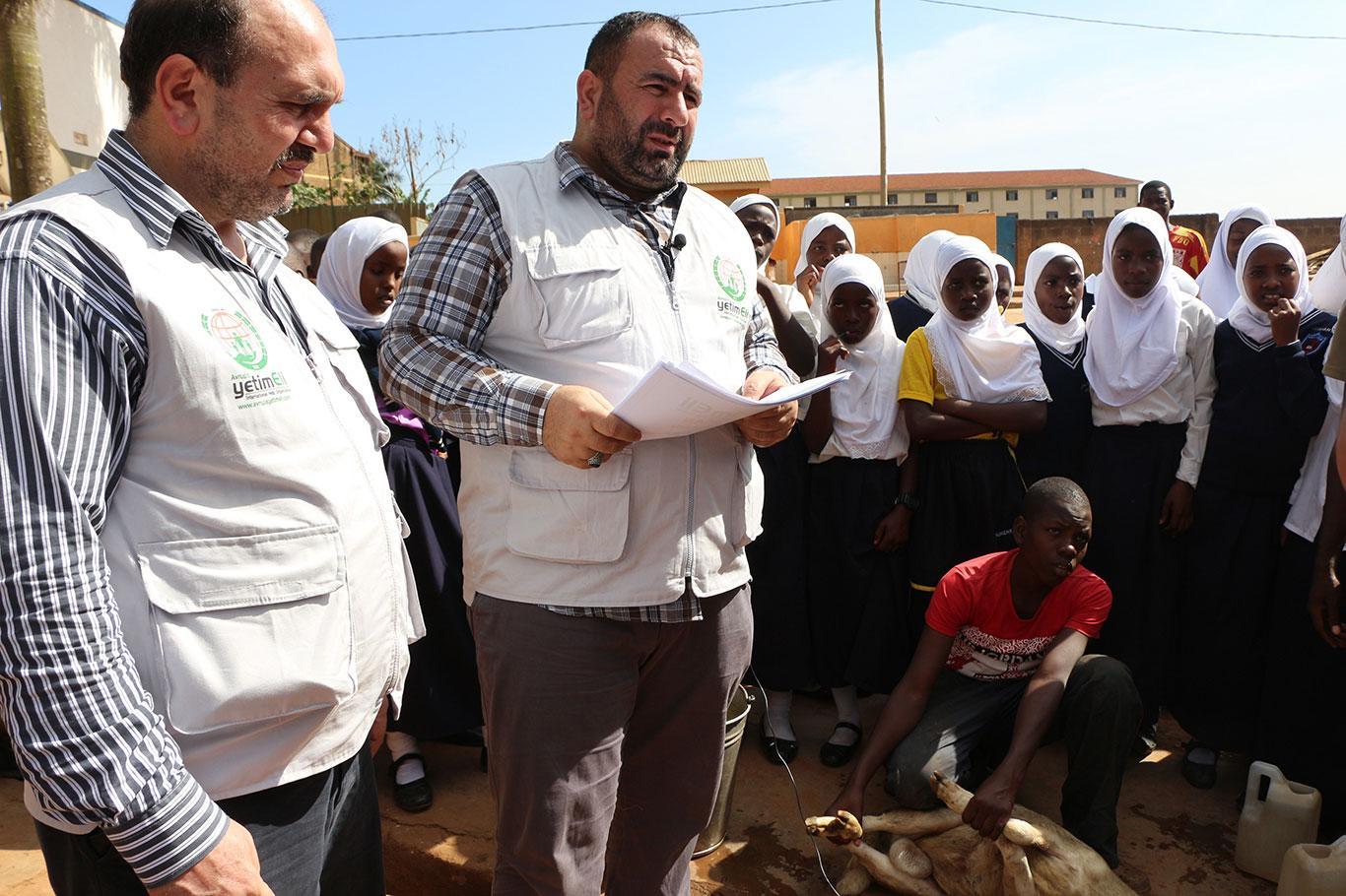 European Yetim Eli slaughters the sacrifices on behalf of philanthropists in Uganda